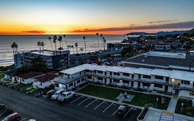 Photo 2 - The Tides Oceanview Inn and Cottages