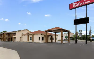Photo 2 - Red Roof Inn Houston – Spring North