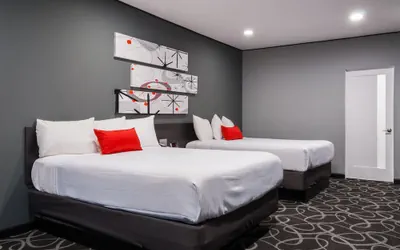 Photo 2 - Astro Pasadena Hotel