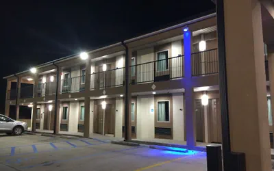Paradise Inn & Suites