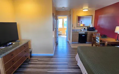 Photo 3 - Olympic View Inn