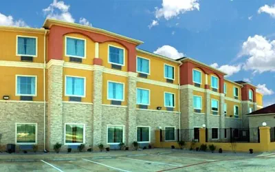 Photo 2 - Residency Suites - Cotulla
