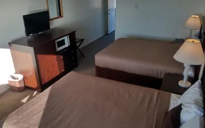 Photo 4 - Silver Sands Motel