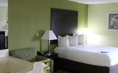 Photo 5 - Quality Inn & Suites University Area