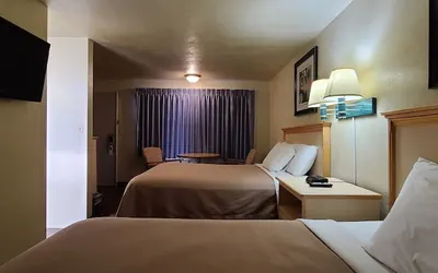 Photo 4 - Economy Inn Reedsport