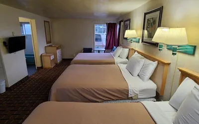 Photo 5 - Economy Inn Reedsport