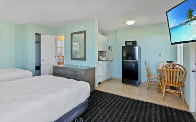 Photo 3 - Ocean Court Beachfront Hotel