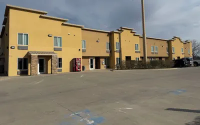 Photo 2 - West Worth Inn and Suites