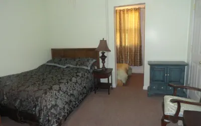 Photo 3 - Delz Bed & Breakfast