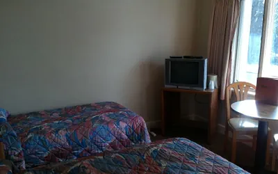 Photo 5 - Spruceglen Inn