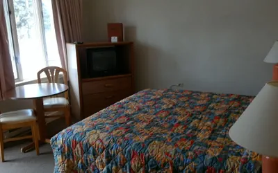 Photo 3 - Spruceglen Inn