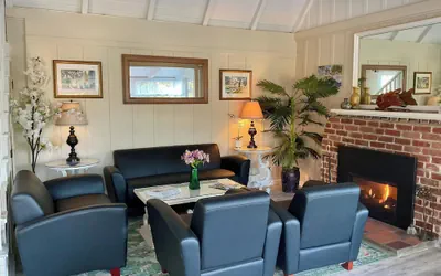 Photo 3 - Carmel Green Lantern Inn