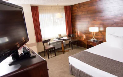 Photo 5 - Carson Valley Motor Lodge & Suites