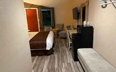 Photo 4 - A-1 Budget Motel
