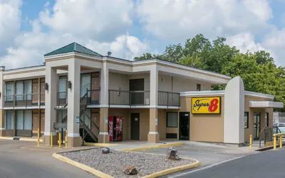 Photo 2 - Super 8 by Wyndham Duncan OK