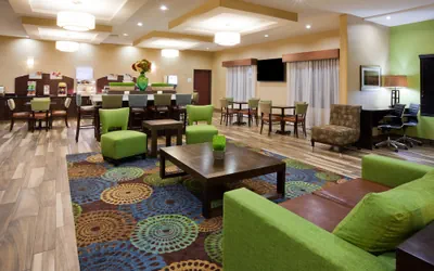 Photo 4 - Holiday Inn Express & Suites Davenport by IHG