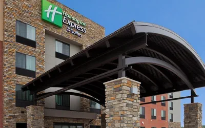 Holiday Inn Express & Suites Davenport by IHG