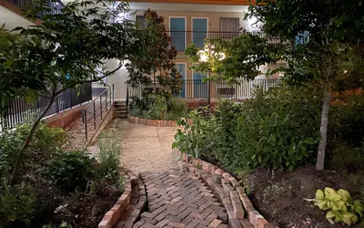 Photo 2 - Cascades Inn