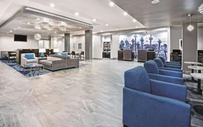 Photo 2 - La Quinta Inn & Suites by Wyndham Victoria - South