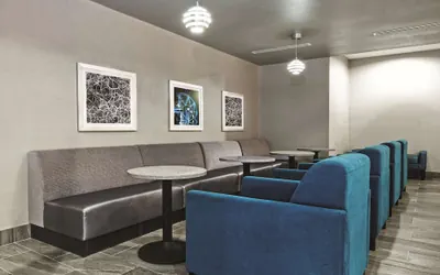 Photo 3 - La Quinta Inn & Suites by Wyndham Victoria - South