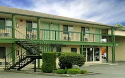 Photo 2 - Sunrise Inn