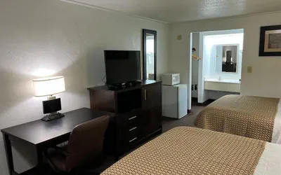 Photo 4 - Driftwood Inn