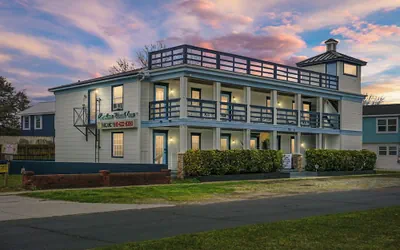 Photo 2 - Carolina Beach Inn