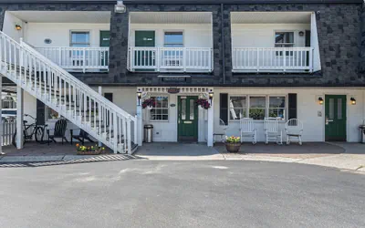 Snyder's Shoreline Inn