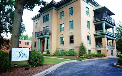 Photo 2 - Inn at 835 Boutique Hotel