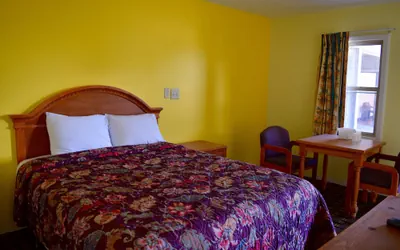Photo 4 - Snelling Motel