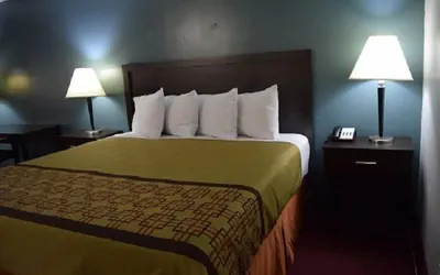 Photo 2 - Snelling Motel