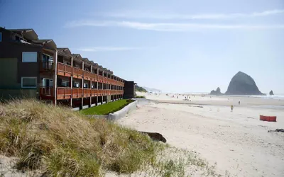 Photo 2 - Surfsand Resort