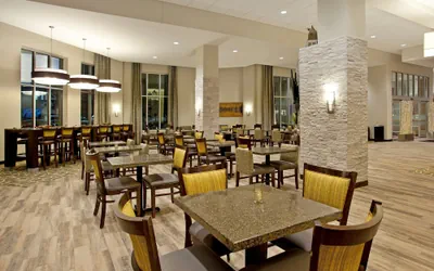 Photo 3 - Hampton Inn & Suites Minneapolis / Downtown
