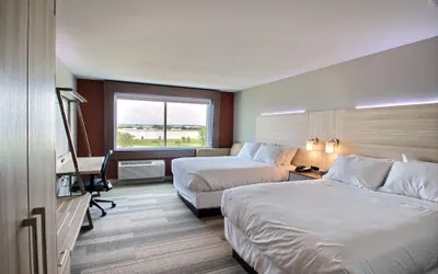 Photo 3 - Holiday Inn Express & Suites Fond Du Lac by IHG