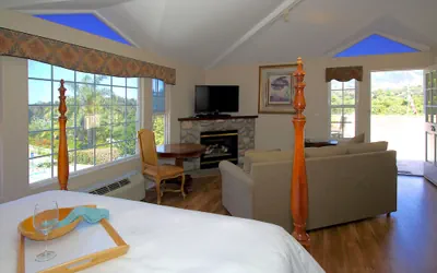 Photo 5 - Malibu Country Inn