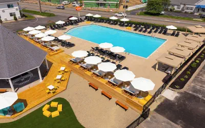 Photo 2 - Driftaway Hotel and Pool