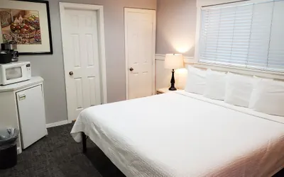 Photo 4 - Coronado Island Inn