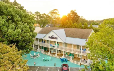 Photo 2 - Canalside Inn