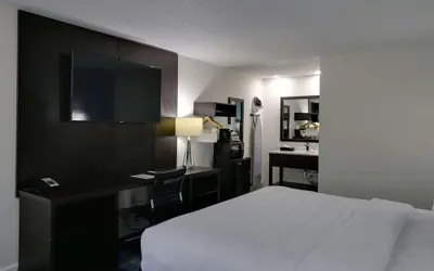 Photo 4 - Travelodge by Wyndham Calhoun South I-75