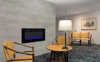 Photo 4 - Days Inn and Suites by Wyndham Downtown Missoula-University
