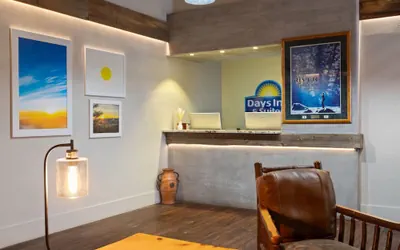 Photo 2 - Days Inn and Suites by Wyndham Downtown Missoula-University