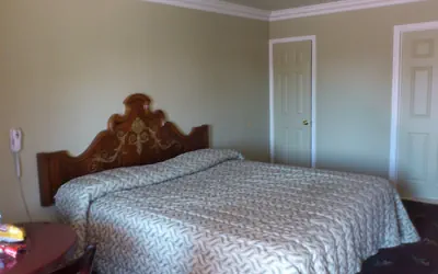 Photo 5 - Santa Ana Travel Inn