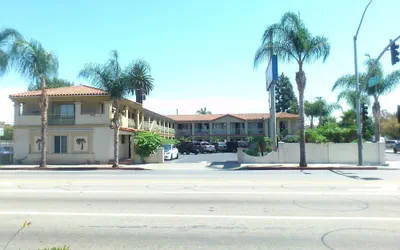 Photo 2 - Santa Ana Travel Inn