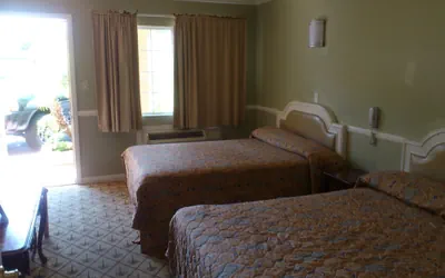 Photo 4 - Santa Ana Travel Inn
