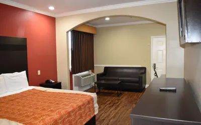 Photo 4 - Platinum Inn Katy