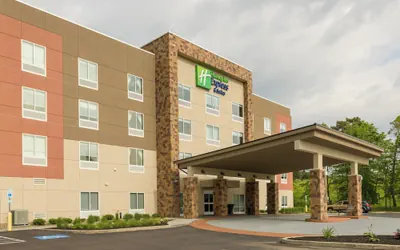 Photo 2 - Holiday Inn Express & Suites Jamestown by IHG