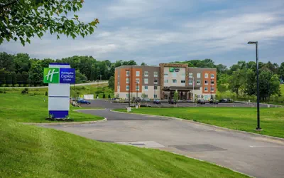Holiday Inn Express & Suites Jamestown by IHG