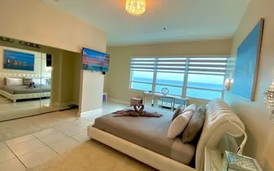 Photo 5 - Large Ocean front Penthouse