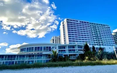 Photo 2 - Large Ocean front Penthouse
