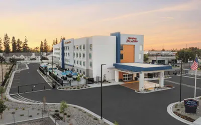 Photo 2 - Hampton Inn & Suites Bakersfield Central